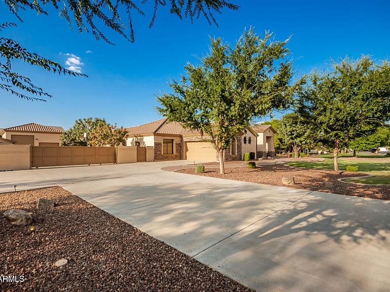 2744 E COUNTRY SHADOWS Court photo 5