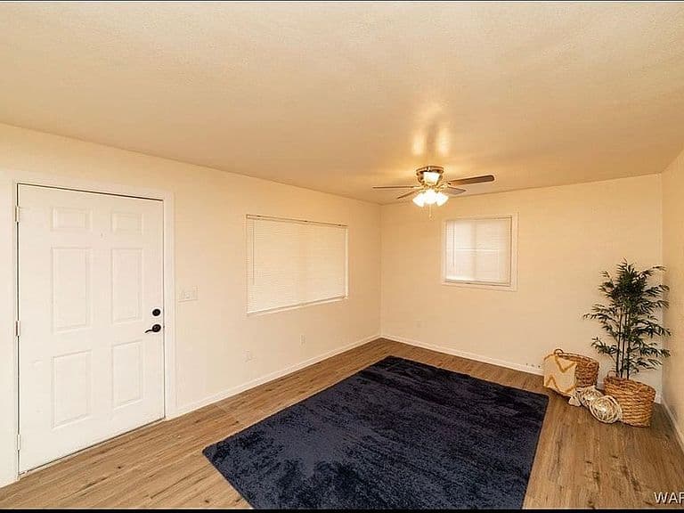3264 E Leroy Ave photo 3