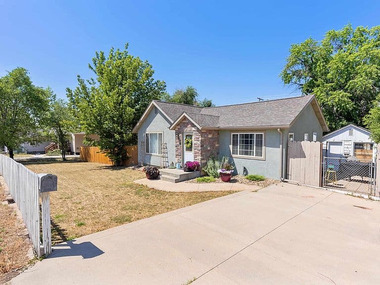 1511 5th St photo 3