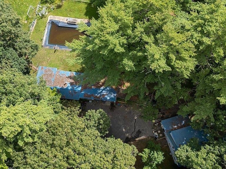 202 Forest Road photo 2