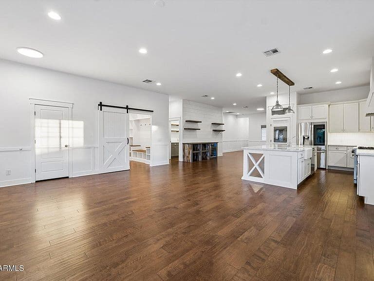 4311 E Earll Drive photo 3