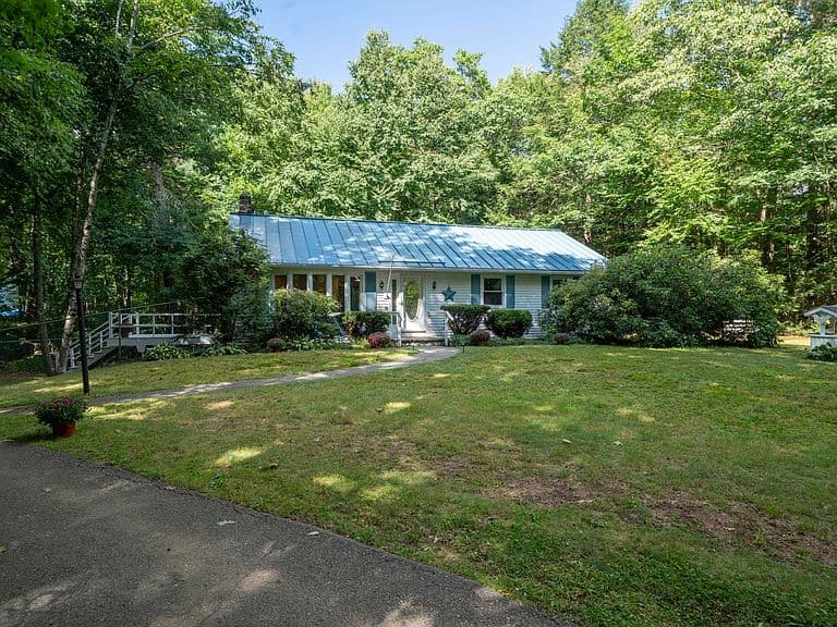 7 Danforth Road photo 3