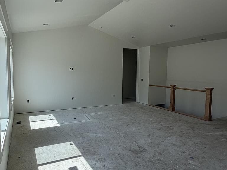 518 Boxwood Dr photo 3