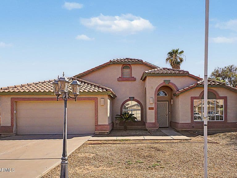 1259 E SUNSET Drive photo 2