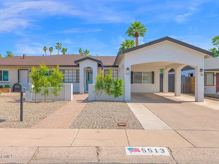 5513 E EARLL Drive photo 2