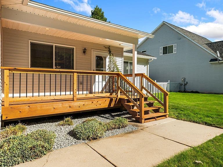 414 Louis Ln photo 5