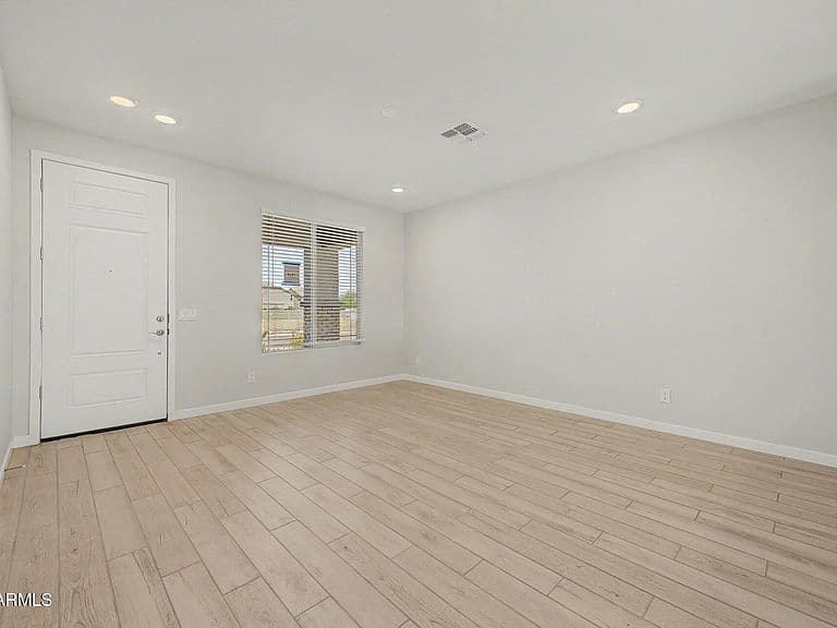 16971 W SPUR Drive photo 4