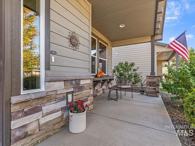 48 N Wooddale Ave photo 3