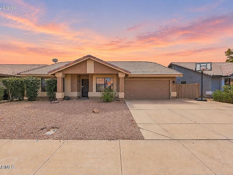 531 W SIERRA MADRE Avenue photo 3