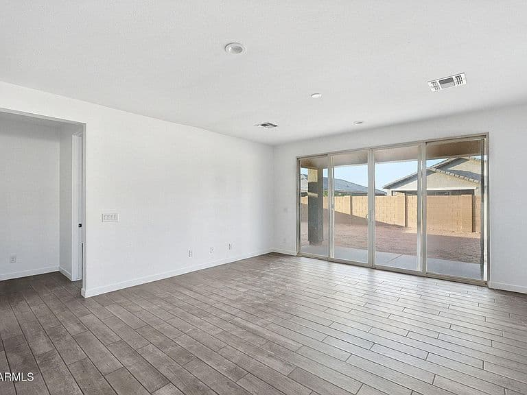 1626 E EVELYN Street photo 3