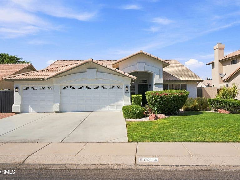 1514 E BRUCE Avenue photo 1