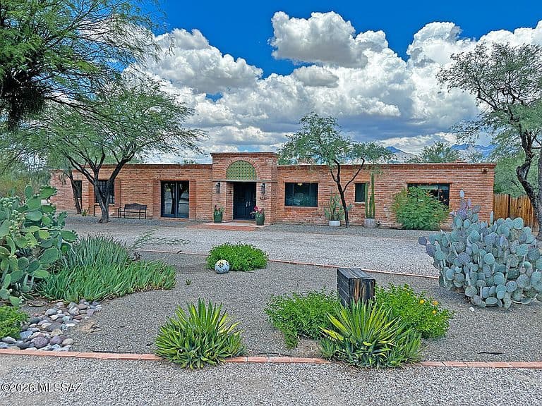 5961 E San Leandro Dr photo 3