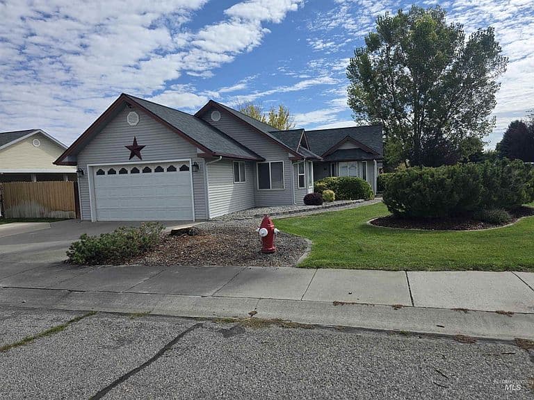 2657 4th Ave E photo 2