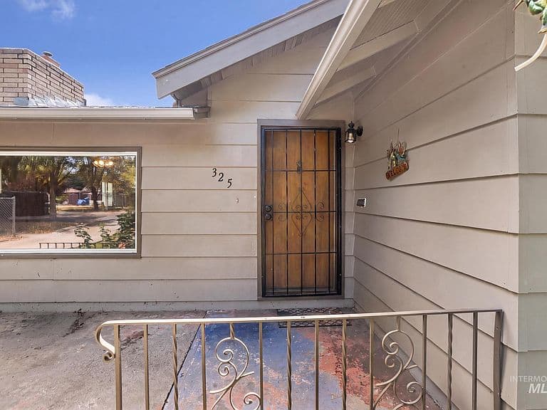 325 E Avenue D photo 5