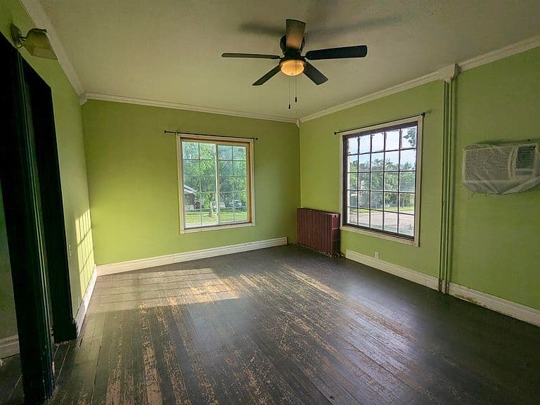 122 3rd St NW photo 4