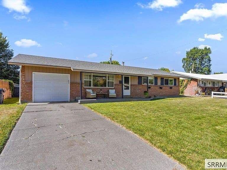 443 Sykes Dr photo 2