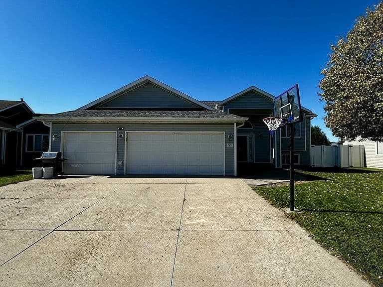2811 Plainview Dr SE photo 1