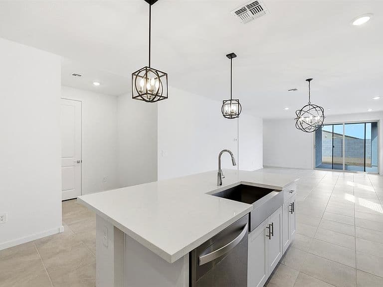 37130 W Olivo St photo 3