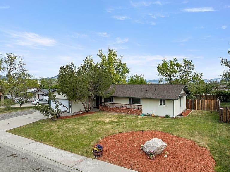 109 Elmwood Ln photo 4