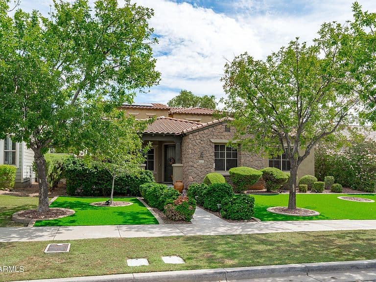 2917 N HERITAGE Street photo 4