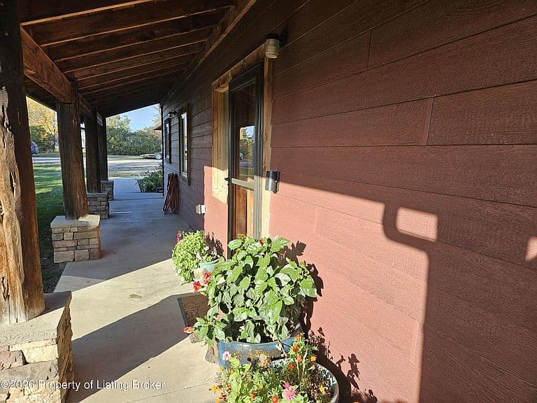 665 Cliff St photo 5