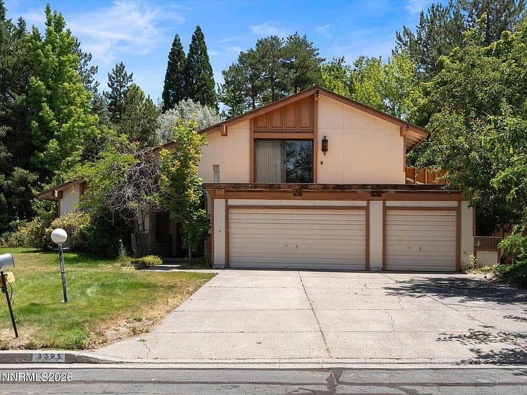 3395 Thornhill Dr photo 3