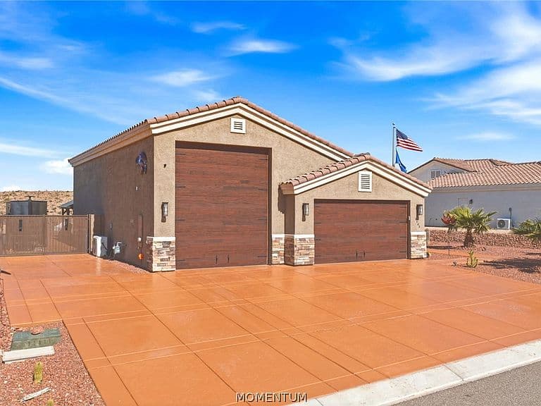 2563 Climbing Rock Lane photo 2