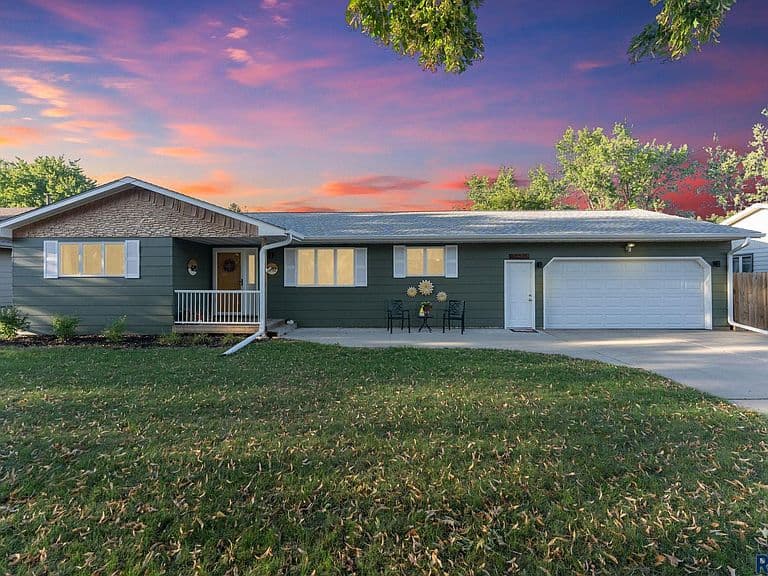 5712 W Walden Dr photo 1