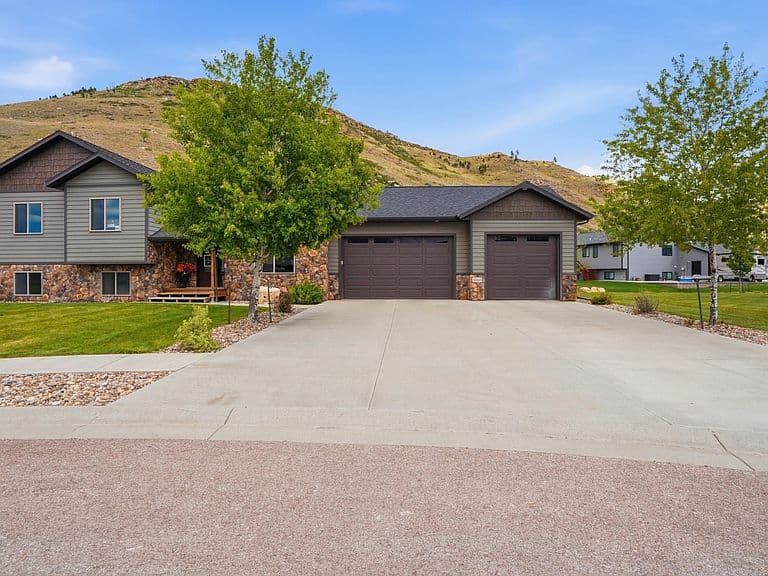 8064 Steamboat Ct photo 1