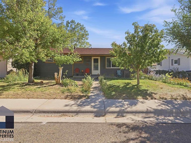 1725 Laramie Ave photo 1