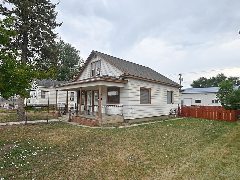 1245 N Main St photo 3