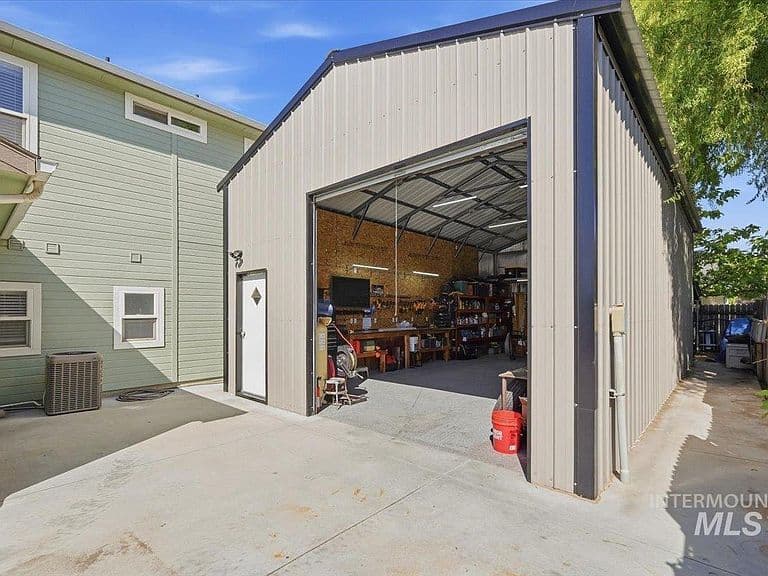 7515 E Nottingham Ln photo 2