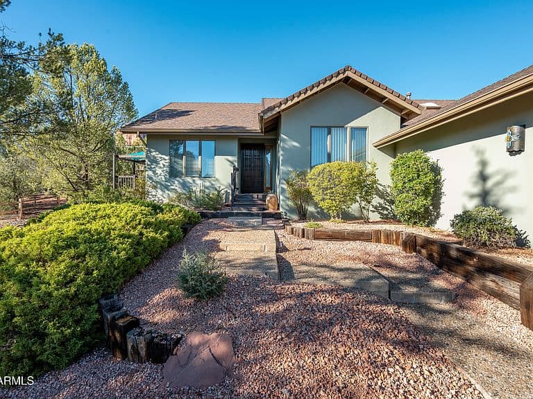 140 PEBBLE Drive photo 1