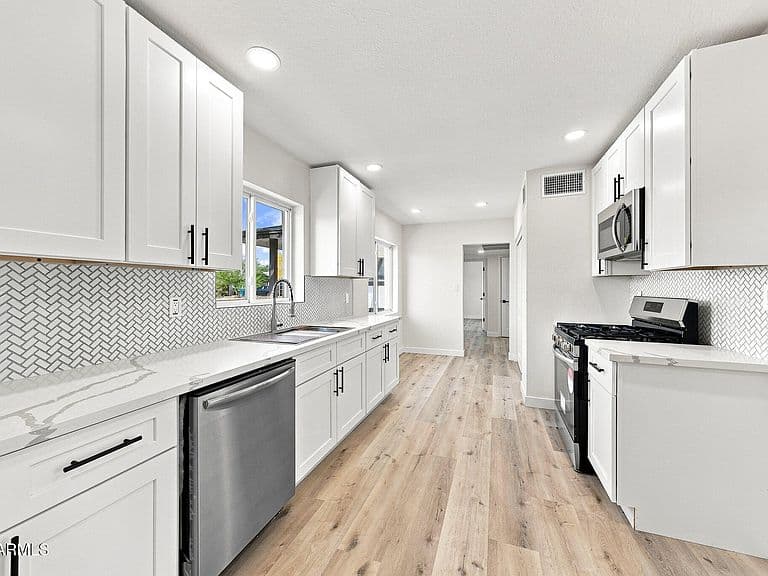 2053 W HAZELWOOD Street photo 5