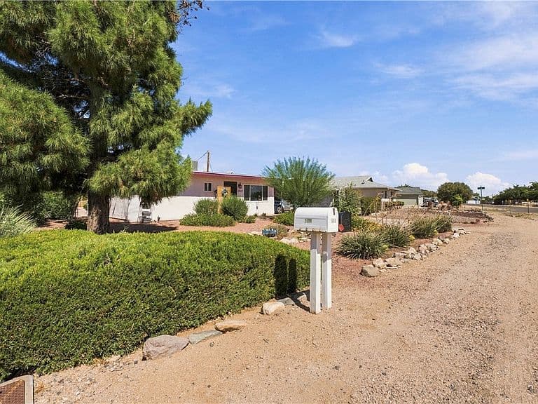 1595 E College Drive photo 4