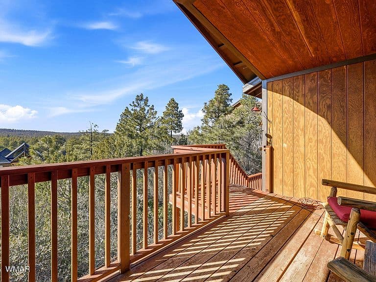 2310 Evergreen Ln photo 3