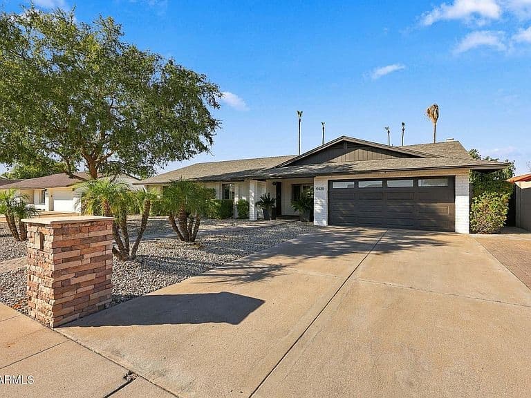4438 E VOLTAIRE Avenue photo 1