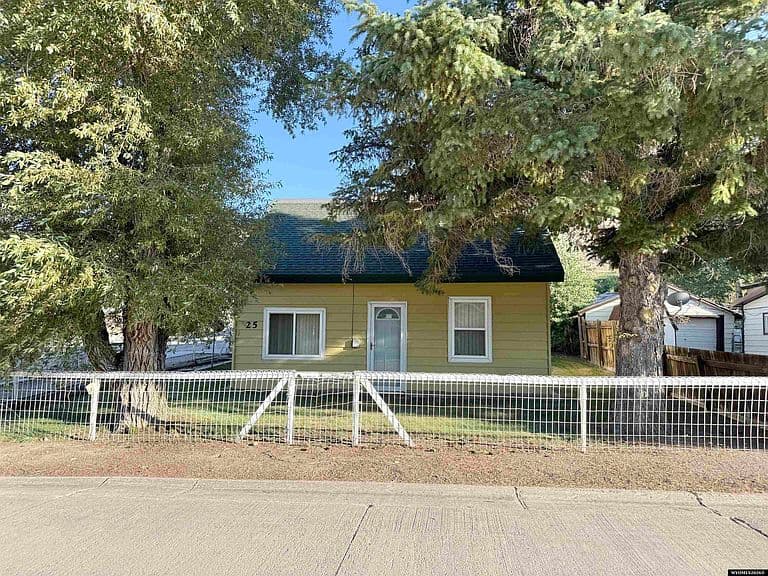 25 Frontier St photo 1