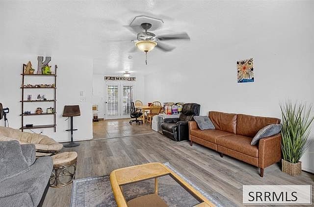 940 Castle St photo 3