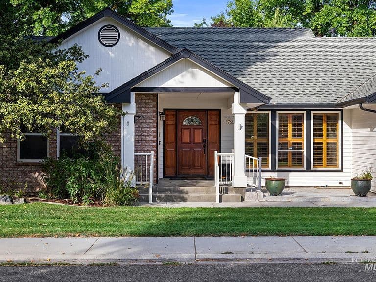 5760 W Plantation Ln photo 3