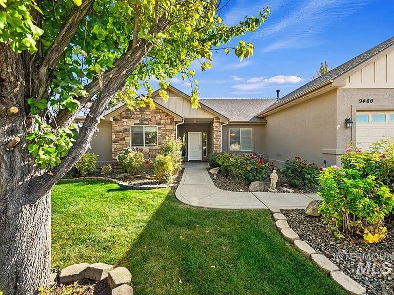 9466 S Kelsan Ave photo 2