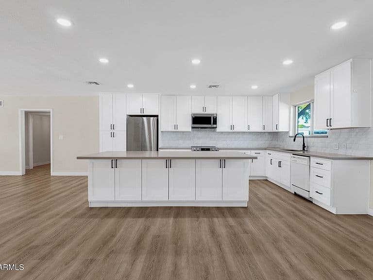 2409 E Inglewood Street photo 5