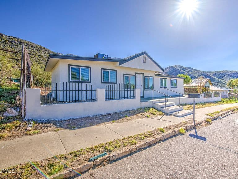 300 N MAGMA Avenue photo 1