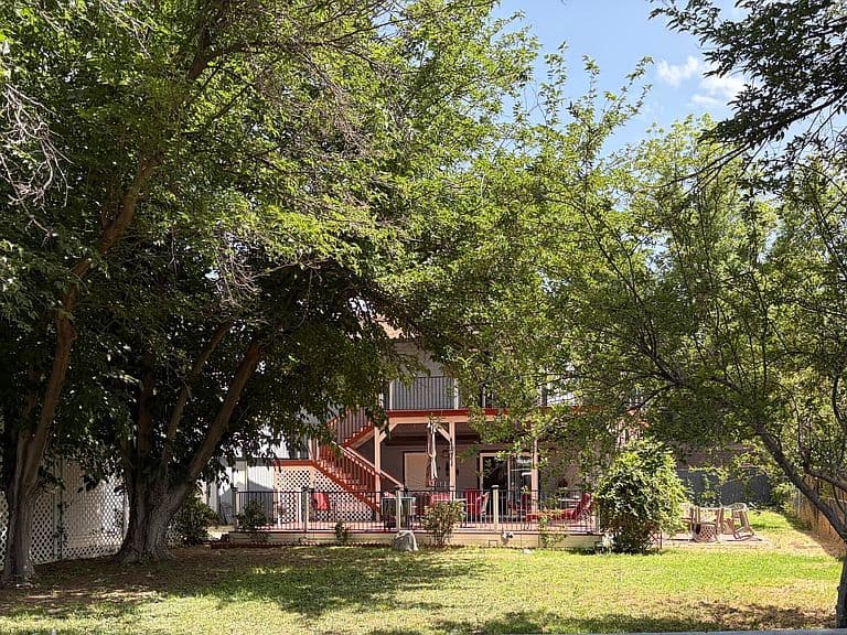 1805 W OAK Lane photo 1