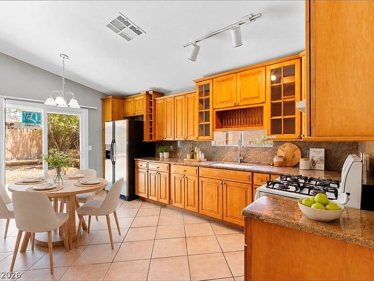 4058 Lucas Ave photo 2