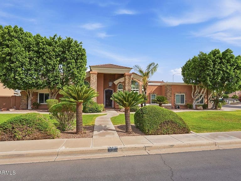1736 E MALLORY Street photo 2