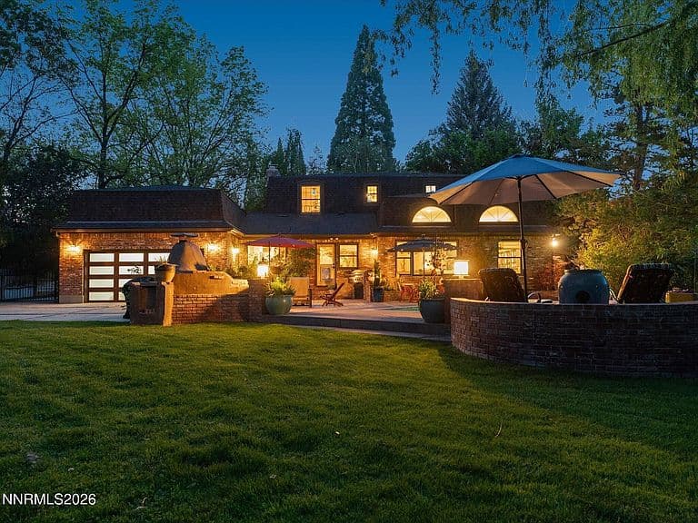 2570 Sharon Way photo 2