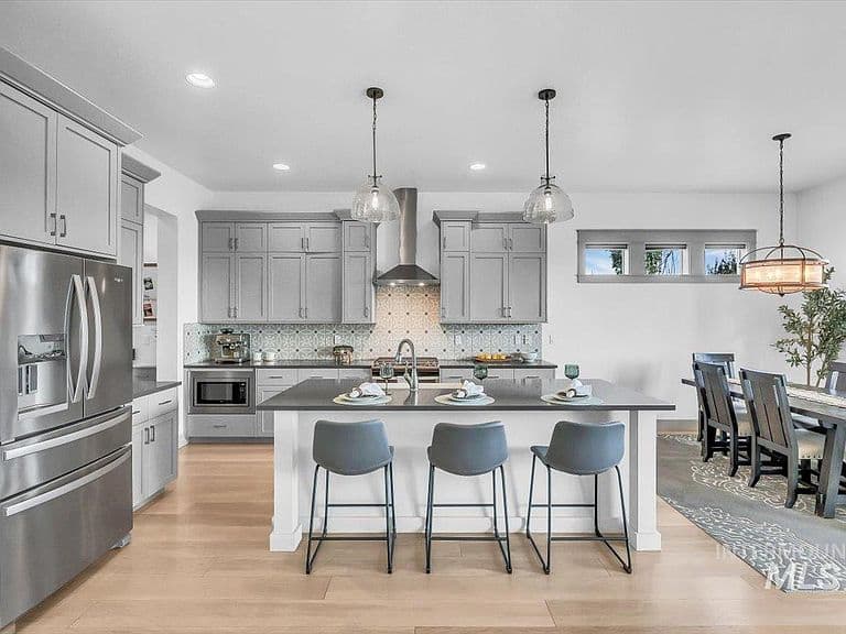 7811 W Corinthia St photo 2