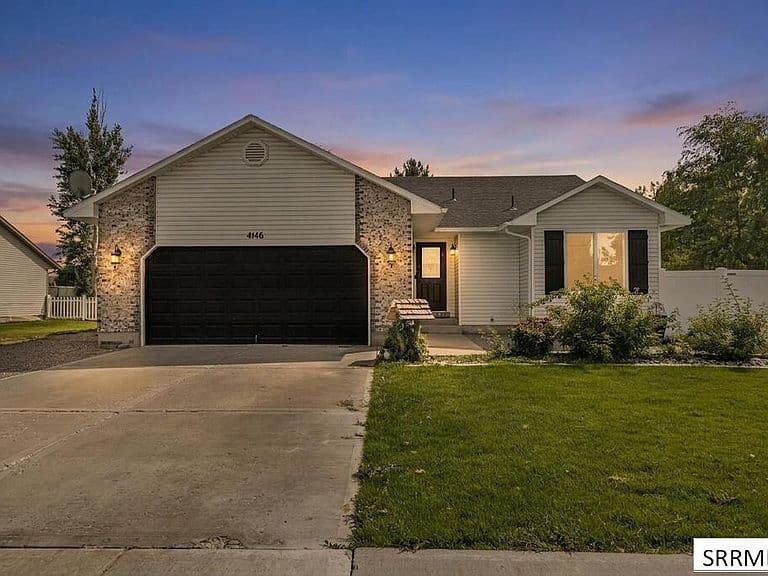 4146 Forest Glen Dr photo 1