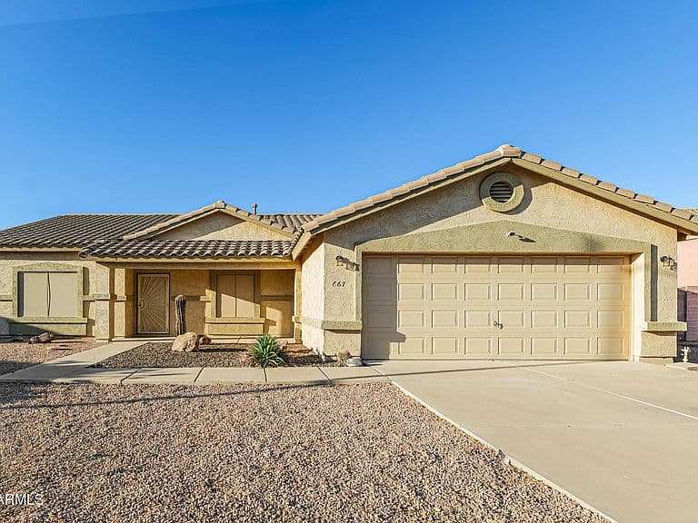 667 E SANTA FE Street photo 1